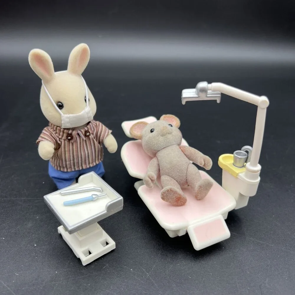 Sylvanian Families Calico Critters Country Dentist Bunny Rabbit Incomplete - Picture 1 of 15